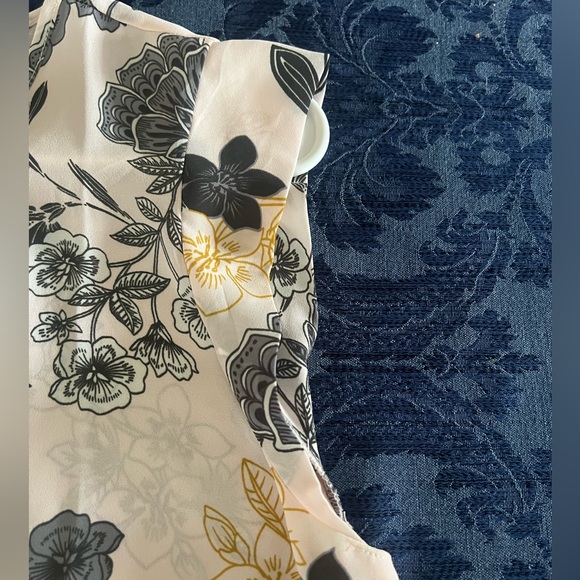 LOFT Blouse - Picture 4 of 7